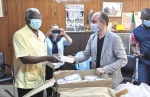 #ACTU_COMMUNE. Lutte contre la Covid 19 : LES GROUPEMENTS AMO ET ETA OFFRENT 30 THERMOMÈTRES INFRAROUGES AUX POPULATIONS DE BOUAKÉ