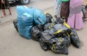 #Environment: Les principes de salubrité à respecter CONDITIONNEMENT DES DÉCHETS DANS DES SACS A POUBELLES