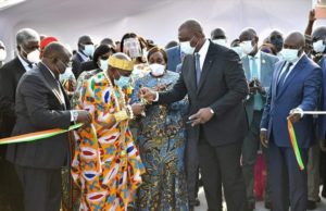 #Koumassi Tradition : le Premier Ministre Hamed BAKAYOKO inaugure le siège de la chefferie traditionnelle de Koumassi (Abidjan)
