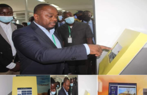 LA COMMUNE DE PORT BOUËT : BORNE DE GESTION DES FILES D’ATTENTE, Dr. EMMOU SYLVESTRE SE FÉLICITE DE LA SATISFACTION DE SES COLLABORATEURS