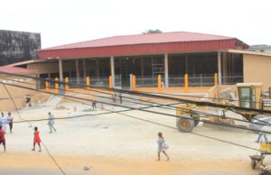 Mairie de Yopougon: Près du Palais de Justice, se dresse ce grand chantier..