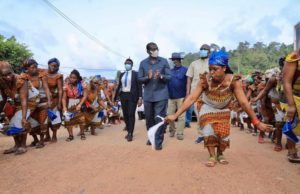 SAN PEDRO/ Après sa reconduction au gouvernement Achi 1 LE MINISTRE FÉLIX ANOBLÉ ACCUEILLI EN TRIOMPHE PAR LES POPULATOONS.