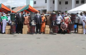 Mairie de Yopougon: Don de matériels sanitaires aux femmes des 46 marchés de Yopougon.