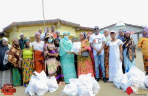ACTU_KOUMASSI: Solidarité RAMADAN / L’ÉPOUSE DU MAIRE CISSÉ BACONGO DISTRIBUE PLUS DE 2500 KITS ALIMENTAIRES AUX POPULATIONS