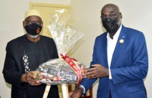 Mairie de Cocody: Carême musulman / Le maire de Cocody offre du riz, du lait, du sucre au Cosim