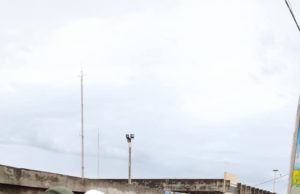 Mairie de Bouaké: Opération de curage des caniveaux. LE MAIRE DONNE LE TOP DÉPART