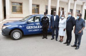 Mairie de Cocody: Appui aux forces de défense et de sécurité / Le maire Jean-Marc Yacé offre un véhicule à la Gendarmerie d’Agban
