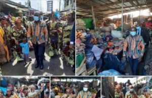 VIE COMMUNAUTAIRE : Le Maire Jean Louis Moulot communie avec les femmes du grand marché.