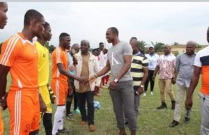 JOURNÉES SOCIOCULTURELLES ET SPORTIVES DE TIASSALE: L’international Koné Arouna donne le coup d’envoi du tournoi de football