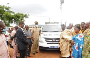 Commune de Bondoukou: APIMANDOUM / LE MAIRE KONE HILIASSOU OFFRE UNE AMBULANCE MÉDICALISÉE.
