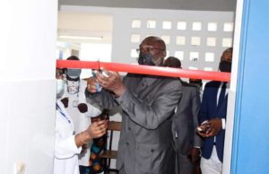 Équipement des centres de santé de Cocody / Le maire Jean-Marc Yacé offre un échographe et un fauteuil dentaire ultra modernes aux hôpitaux d’Akouédo et Blockhaus