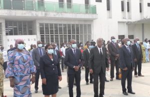 MAIRIE D’ABOBO: CIVISME / LE PERSONNEL COMMUNAL SALUE LES COULEURS NATIONALE,