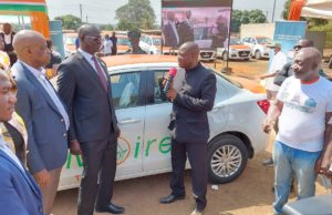 Modernisation du transport urbain à Bouaké / 30 TAXIS FULL OPTION REMIS AUX ENTREPRISES DE TRANSPORT