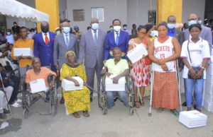 MAIRIE D’ATTECOUBE: CEREMONIE OFFICIELLE DE DISTRIBUTION DE KITS ALIMENTAIRES DE FIN D’ANNÉE