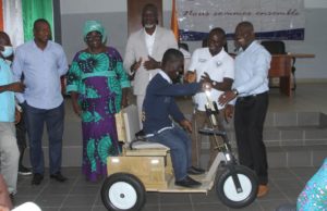 Mairie de Yopougon: Don de voiturette aux personnes en situation de handicap