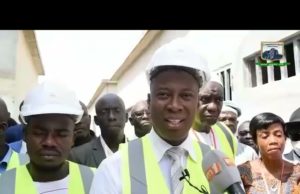 Man bouge, Man se développe, La mairie au travail. Visite de l’équipe municipale sur le chantier