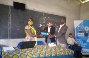 ACTION SOCIALE: L’ONG WOMEN OF AFRICA ÉQUIPE 30 ÉCOLES ET 20 DISPENSAIRES EN APPAREILS MULTIMÉDIAS ET AMPOULES FONCTIONNANT À L’ENERGIE SOLAIRE/ TROIS VILLAGES DE LA SOUS-PRÉFECTURE DE TIASSALÉ (DENISKRO,BATI-CARREFOUR ET DIBYKRO) BÉNÉFICIAIRES.