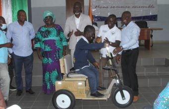Mairie de Yopougon: Don de voiturette aux personnes en situation de handicap
