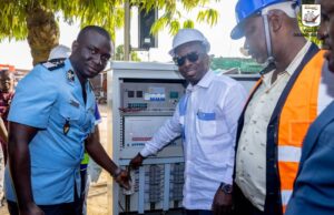 𝗠𝗜𝗦𝗘 𝗦𝗢𝗨𝗦 𝗧𝗘𝗡𝗦𝗜𝗢𝗡 𝗗𝗘 𝗡𝗢𝗨𝗩𝗘𝗔𝗨𝗫 𝗙𝗘𝗨𝗫 𝗧𝗥𝗜𝗖𝗢𝗟𝗢𝗥𝗘𝗦 𝗔̀ 𝗚𝗥𝗔𝗡𝗗-𝗕𝗔𝗦𝗦𝗔𝗠