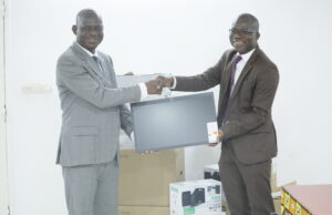 UVICOCI: Remise de matériels informatiques à la Mairie de Booko