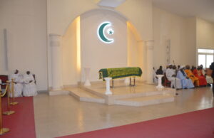 Extraits d’Images de Levée du Corps du Maire Youssouf Sylla à l’Ivosep Treichville.